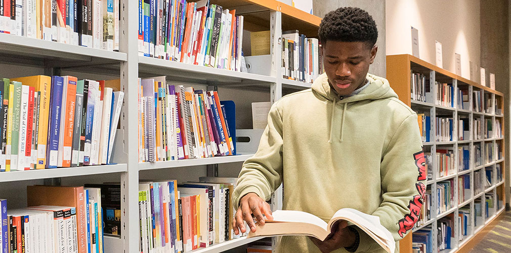 alexander-college-student-psychology-student-library.jpg