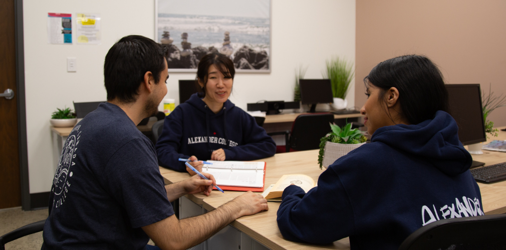 alexander-college-students-in-sociology-class