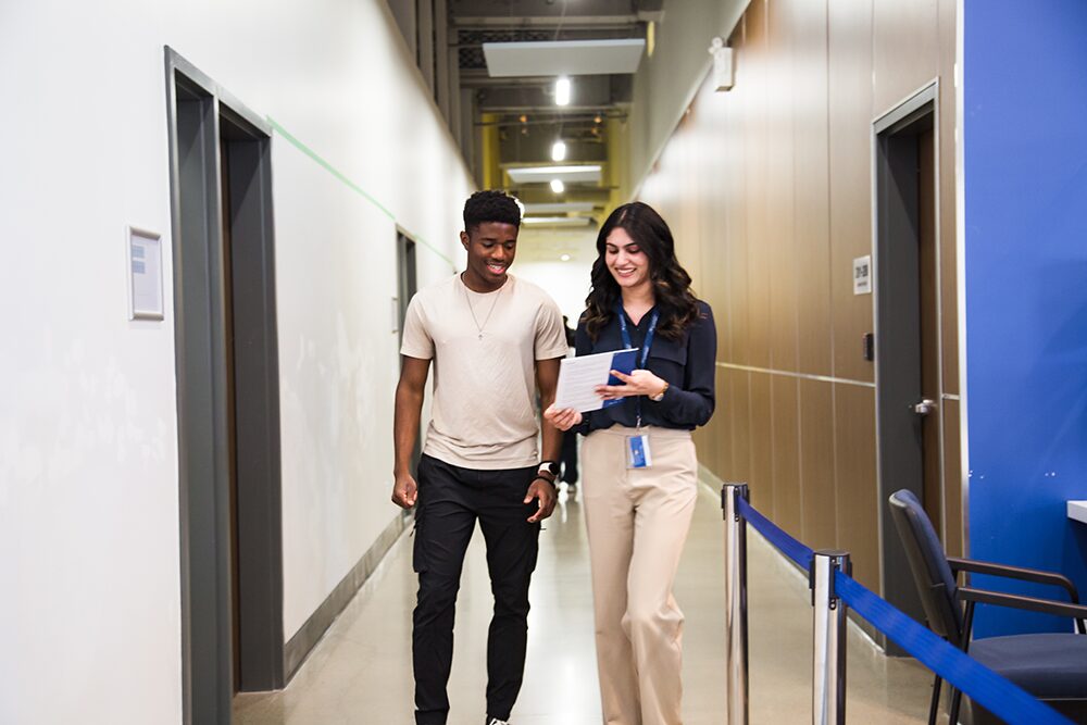 amanpreet advising a student