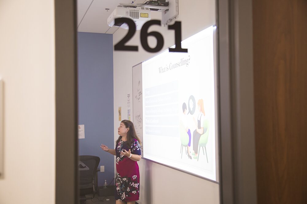 Muge presenting in a classroom