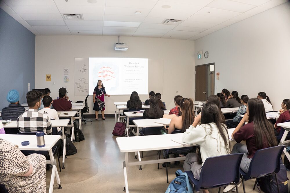 Muge presenting in a classroom