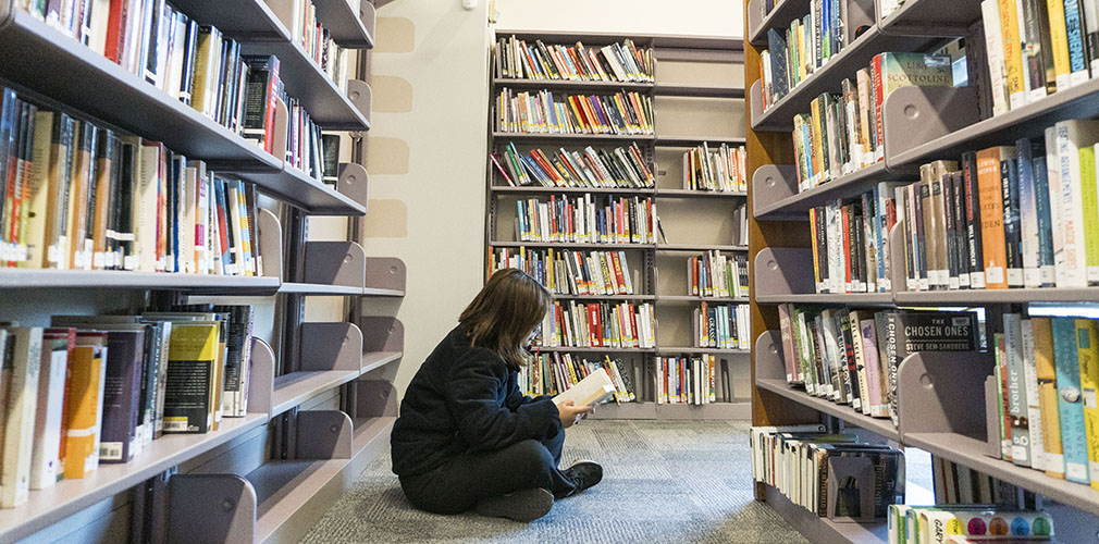 inside of Bob Pritte Metrotown Library