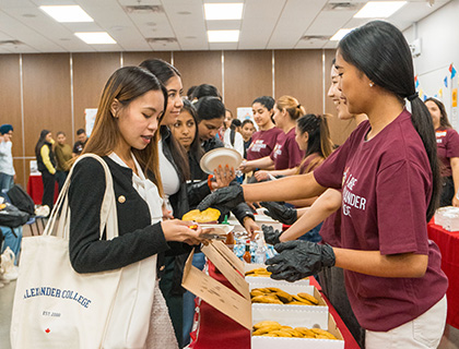 students getting free lunch