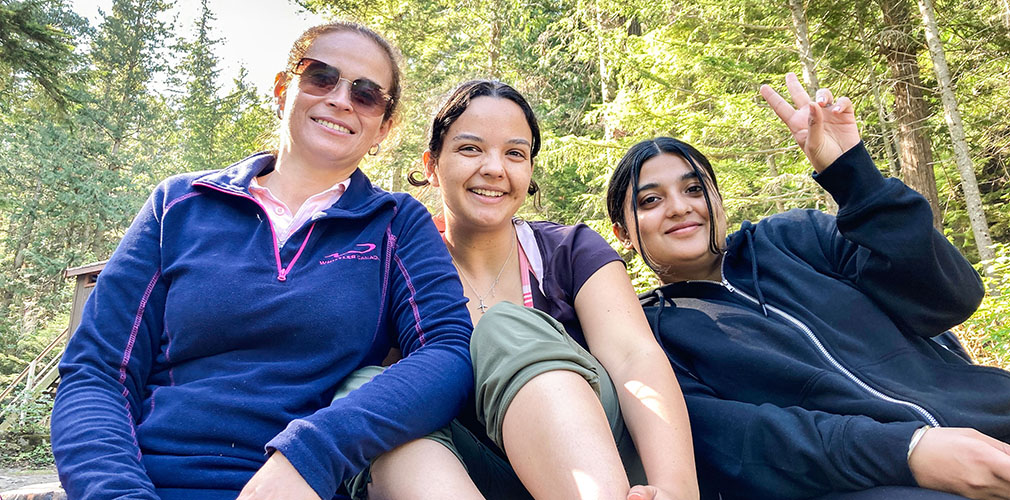 Students and staff at Lindeman Lake