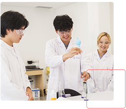 students studying the molecular structure in the lab